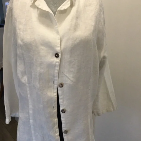 Lovely Linen Top - Picture 2 of 8